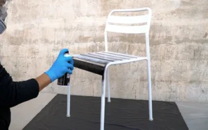 pintando una silla con spray de 400ml